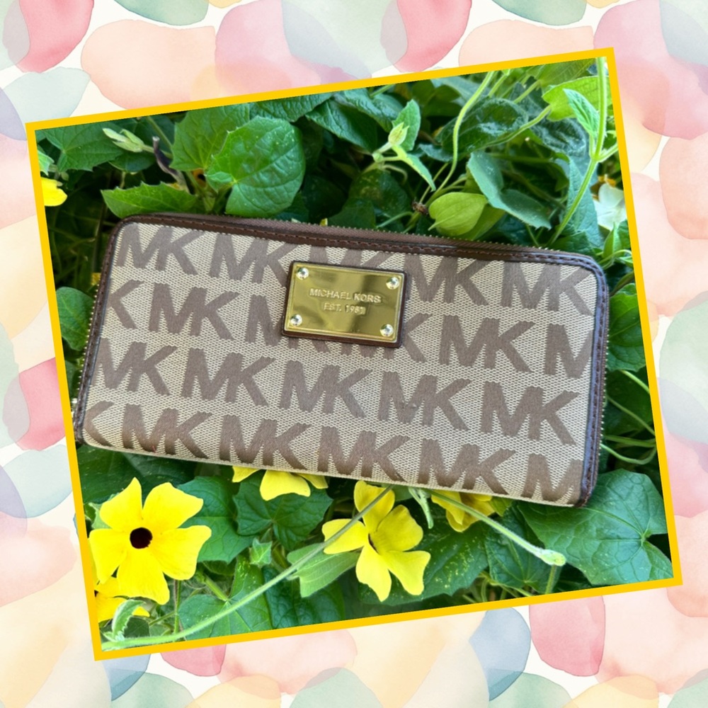 Michael Kors Continental Vintage Wallet